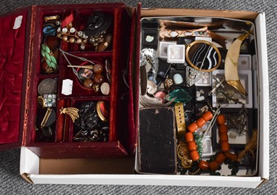 Lot 171 - A Quantity of Costume Jewellery, including...
