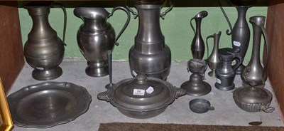 Lot 84 - A shelf of pewter