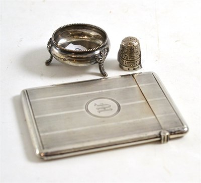 Lot 101 - A silver calling card case, a silver cauldron salt and a thimble