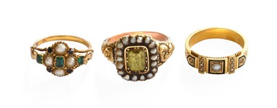 Lot 51 - A 15 Carat Gold Split Pearl and Enamel Ring,...
