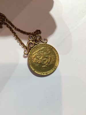 Lot 128 - A Sovereign Pendant on Chain, the 1817...