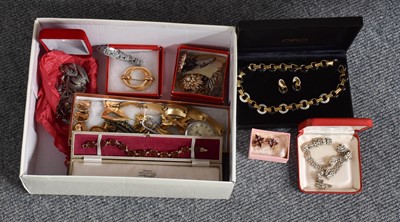 Lot 170 - A Quantity of Costume Jewellery, including a...