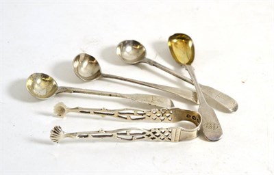 Lot 136 - Sugar nips and four salt spoons