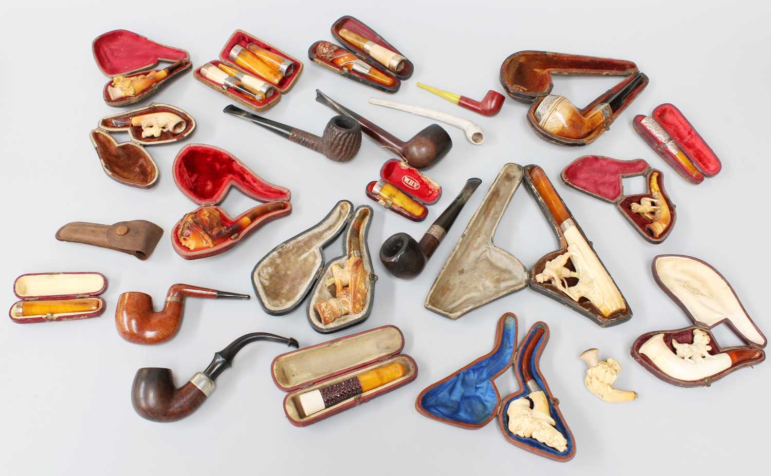 Lot 313 - Group of Meerschaum Pipes and other pipes