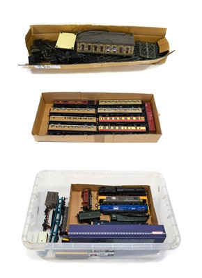 Lot 157 - OO Gauge Various Locomotives And Rolling Stock