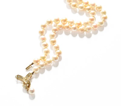 Lot 25 - A Cultured Pearl Necklace, with a central 9...