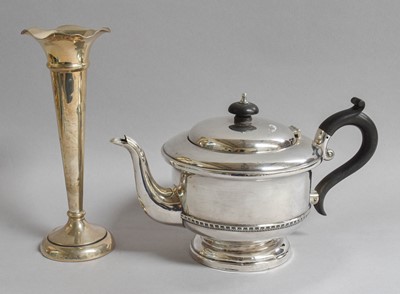 Lot 125 - A George V Silver Teapot, Birmingham, 1932,...