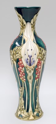 Lot 203 - A Modern Moorcroft Cuckoo Pint Pattern 93/12...