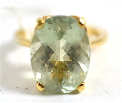 Lot 255 - A 9ct gold aquamarine ring