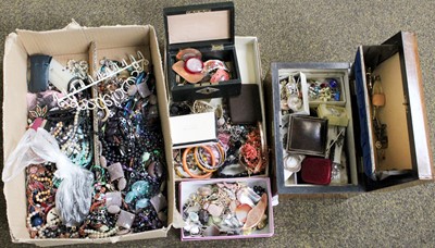 Lot 139 - A Quantity of Costume Jewellery, including a...