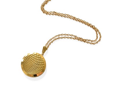 Lot 38 - A 9 Carat Gold Locket on Chain, the circular...