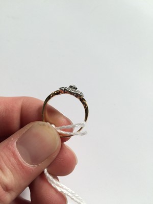 Lot 60 - A Diamond Cluster Ring, the central raised old...