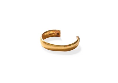 Lot 28 - A 22 Carat Gold Band Ring, band cut