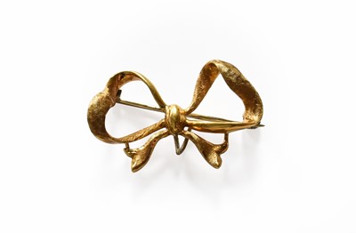 Lot 102 - An 18 Carat Gold Bow Brooch, measures 3.0cm by...