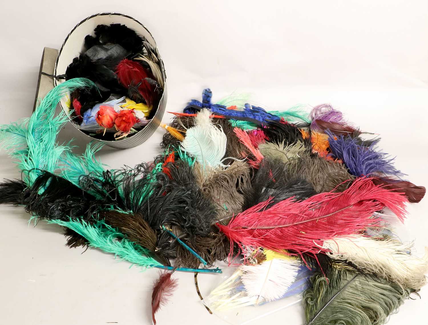 Lot 2199 - Assorted Feathers comprising coloured