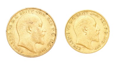 Lot 239 - Edward VII, Sovereign 1907, Fine; together...