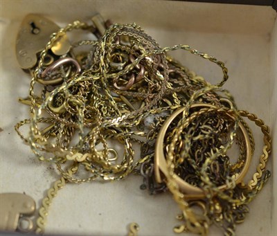 Lot 395 - A quantity of 9ct gold including two locks, chain etc