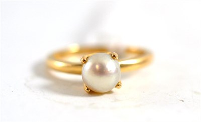 Lot 420 - A single pearl set ring