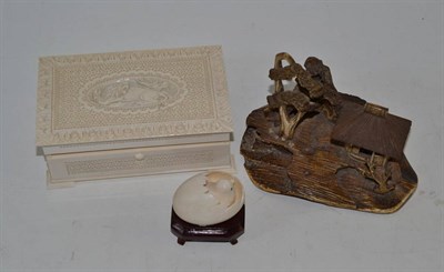 Lot 467 - A late 19th century ivory reticulated box, a late 19th century ivory egg and chick and a...