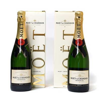 Lot 3229 - Moët & Chandon Brut Champagne (two bottles)