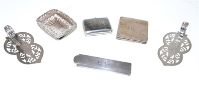 Lot 517 - A Latvian silver comb, compact and hinged purse, two slices and a salt (6)