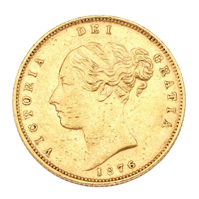 Lot 118 - Victoria, Half Sovereign 1876, obv. young head...