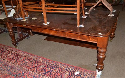 Lot 640 - Victorian mahogany extending dining table with two additional leaves