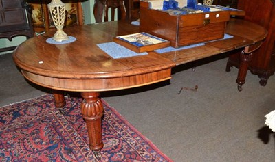 Lot 649 - A Victorian mahogany telescopic dining table with two additional leaves and a winding handle