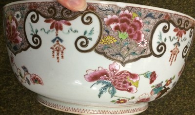 Lot 302 - A Chinese Porcelain Tureen and Cover,...
