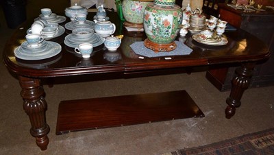 Lot 651 - A Victorian mahogany telescopic dining table with two additional leaves