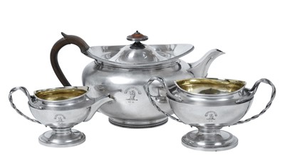 Lot 2021 - A George III Scottish Silver Teapot