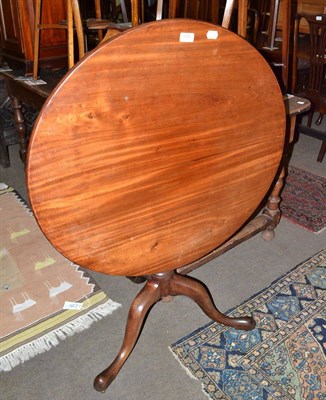 Lot 696 - Georgian mahogany circular snaptop table