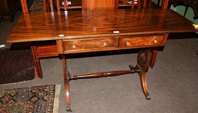 Lot 709 - A reproduction mahogany sofa table