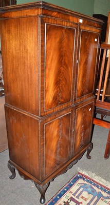 Lot 712 - A reproduction mahogany small linen press