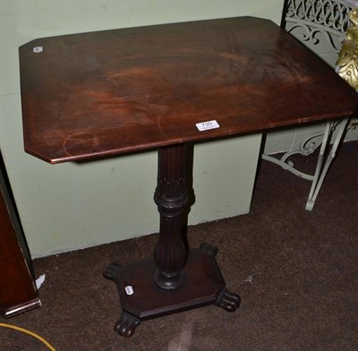 Lot 730 - A mahogany pedestal table