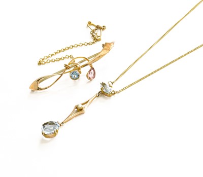 Lot 169 - A 9 Carat Gold Aquamarine and Split Pearl...