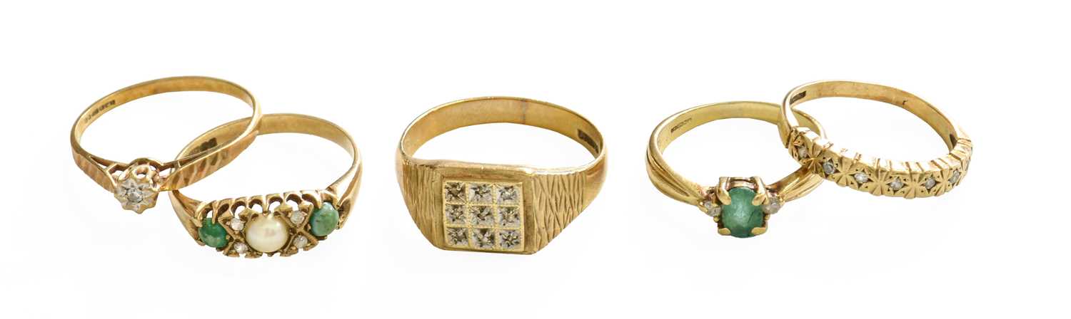 Lot 134 - Five 9 Carat Gold Diamond Rings, of varying...