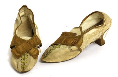 Lot 2197 - Pair of Circa 1775-80 Cream Silk Shoes with...