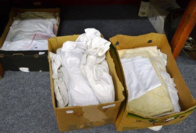 Lot 790 - Three boxes of linen