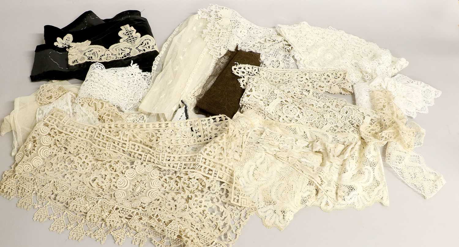 Lot 2024 - Assorted Late 19th/Early 20th Century Lace...