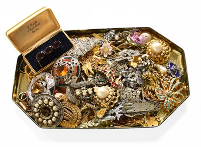 Lot 261 - A Quantity of Jewellery, including two...