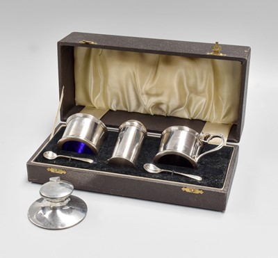 Lot 354 - A George V Cased Silver Condiment-Set, each...