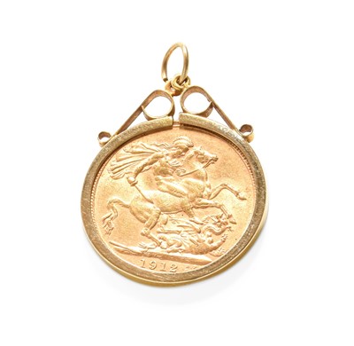 Lot 272 - A Sovereign Pendant, dated 1912, length 3.4cm