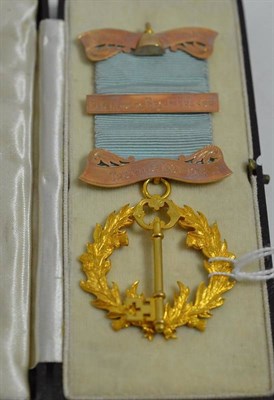 Lot 15 - A 9ct gold Masonic medal
