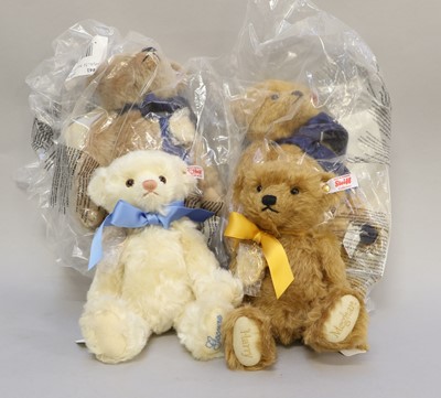 Lot 254 - Modern Steiff Teddy Bears Blonde William teddy...