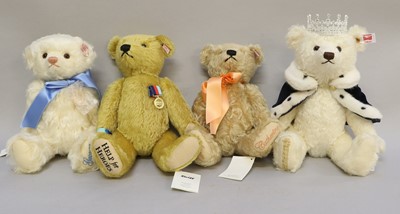 Lot 257 - Modern Steiff Teddy bears comprising a Royal...