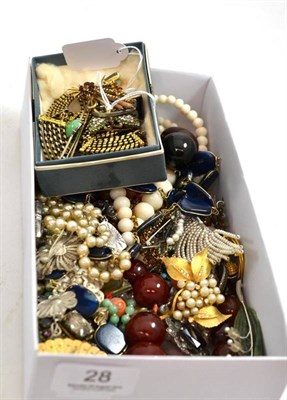 Lot 28 - A quantity of jewellery including a cultured pearl necklace, assorted gem set brooches, paste...