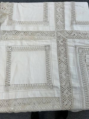 Lot 2005 - Assorted Linen and Textiles comprising damask...