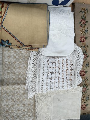 Lot 2005 - Assorted Linen and Textiles comprising damask...