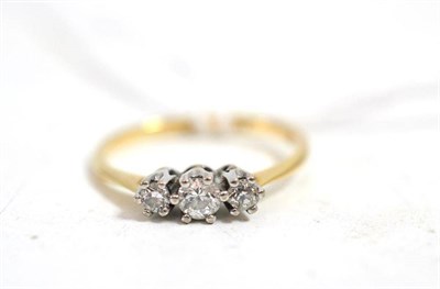 Lot 47 - A diamond three stone ring, total estimated diamond weight 0.25ct approx